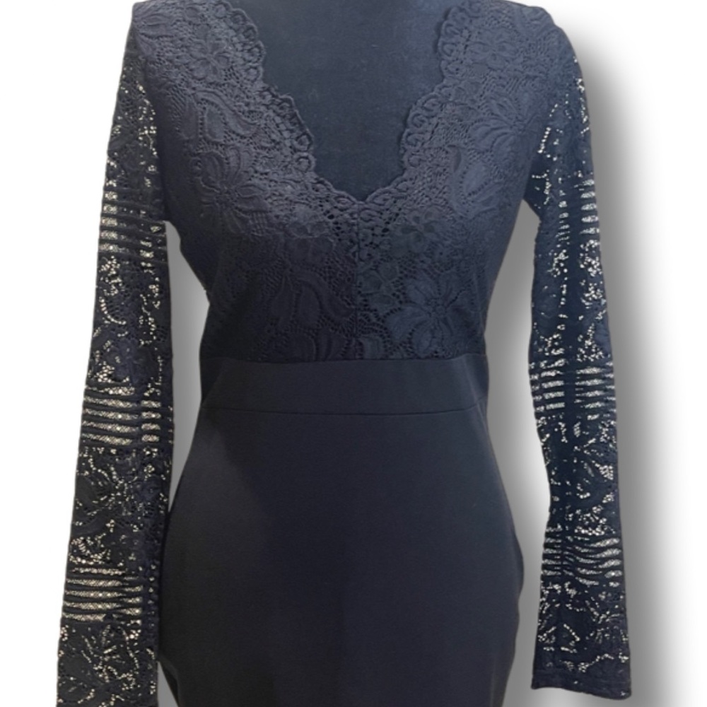 Mini cocktails dress,nice stretch material. Beautiful lace sleeve details